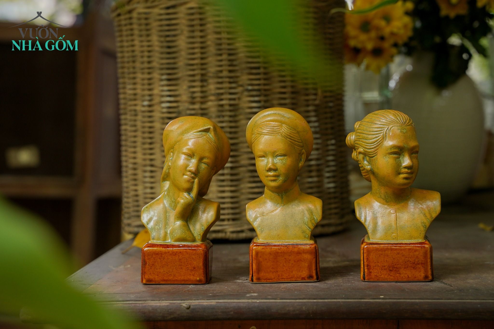 Tượng Cô Gái Ba Miền, Gốm Thủ Biên, tượng gốm trang trí, làm quà tặng giao lưu văn hóa, C10 cm