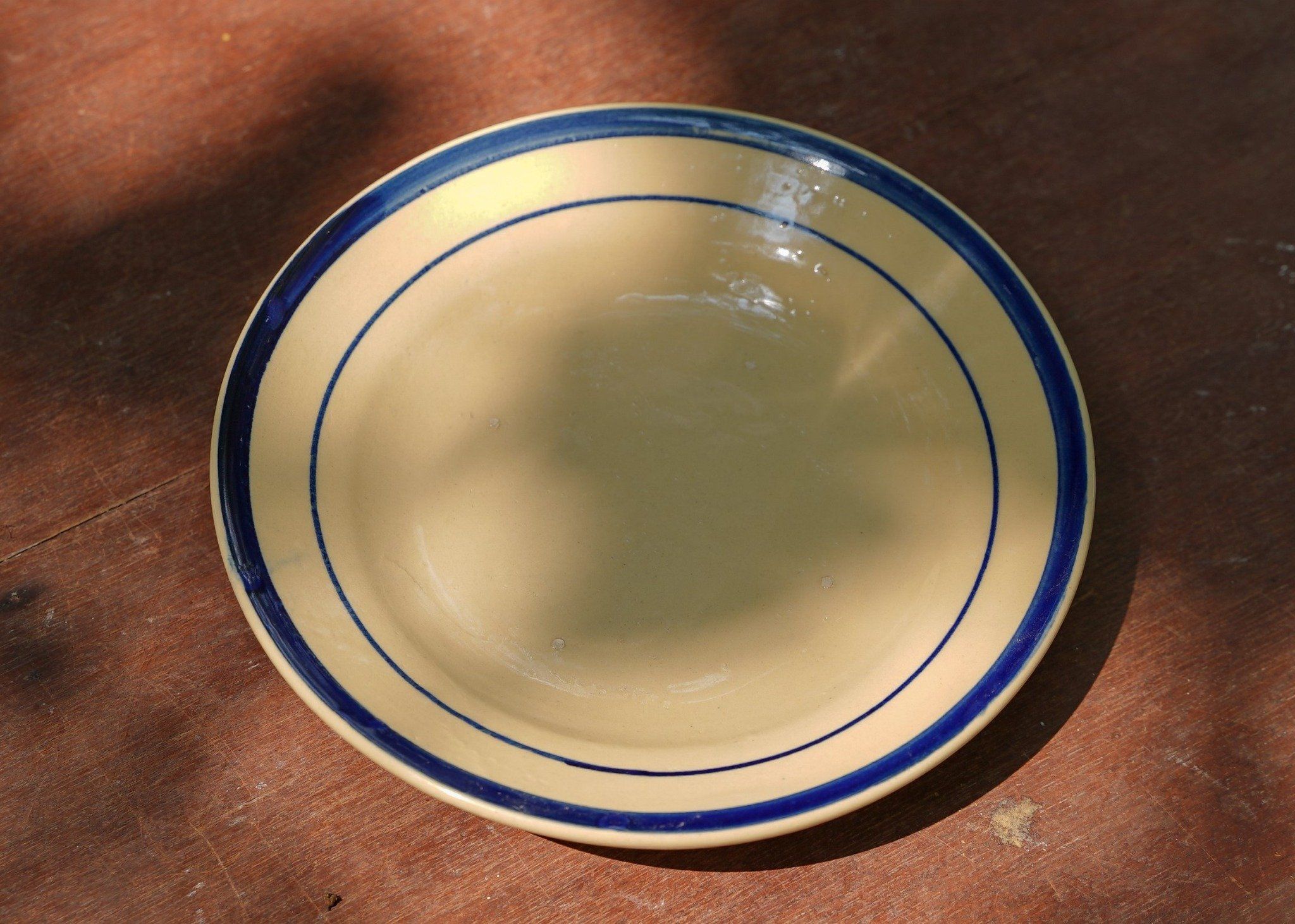 Dĩa trung viền xanh, vẽ tay thủ công, R18xC3