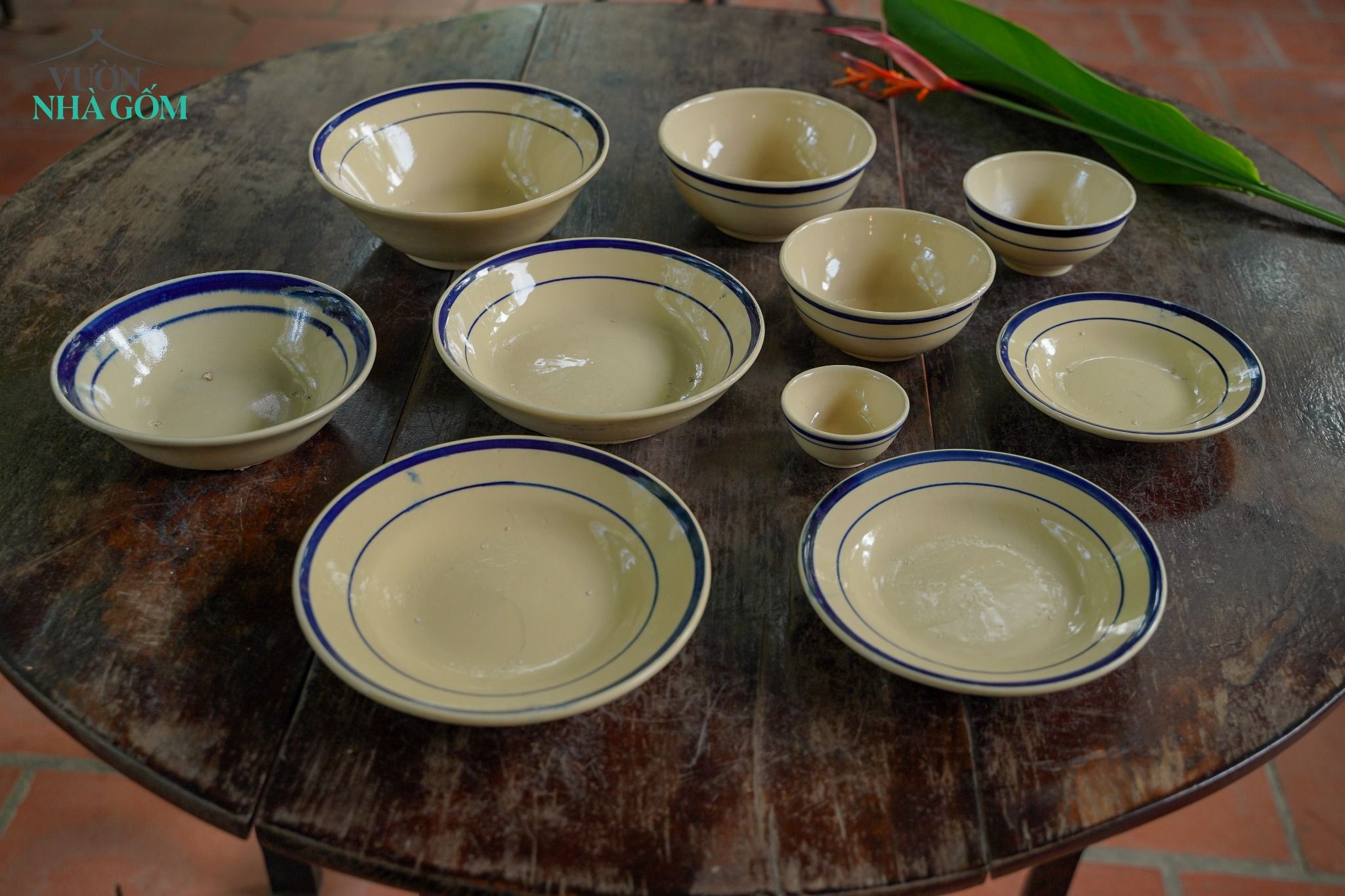 Dĩa trung viền xanh, vẽ tay thủ công, R18xC3