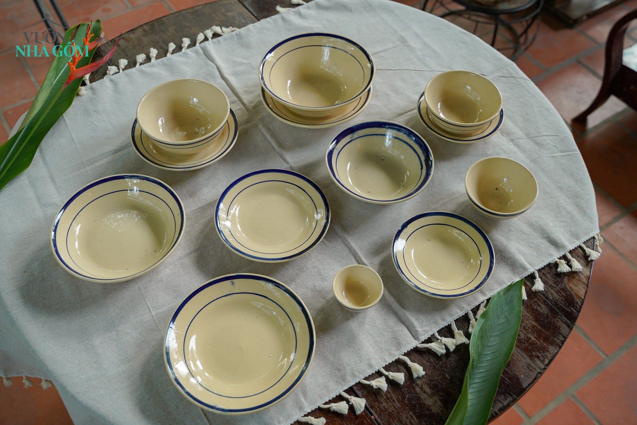 Dĩa nhỏ viền xanh, vẽ tay thủ công, R16xC3