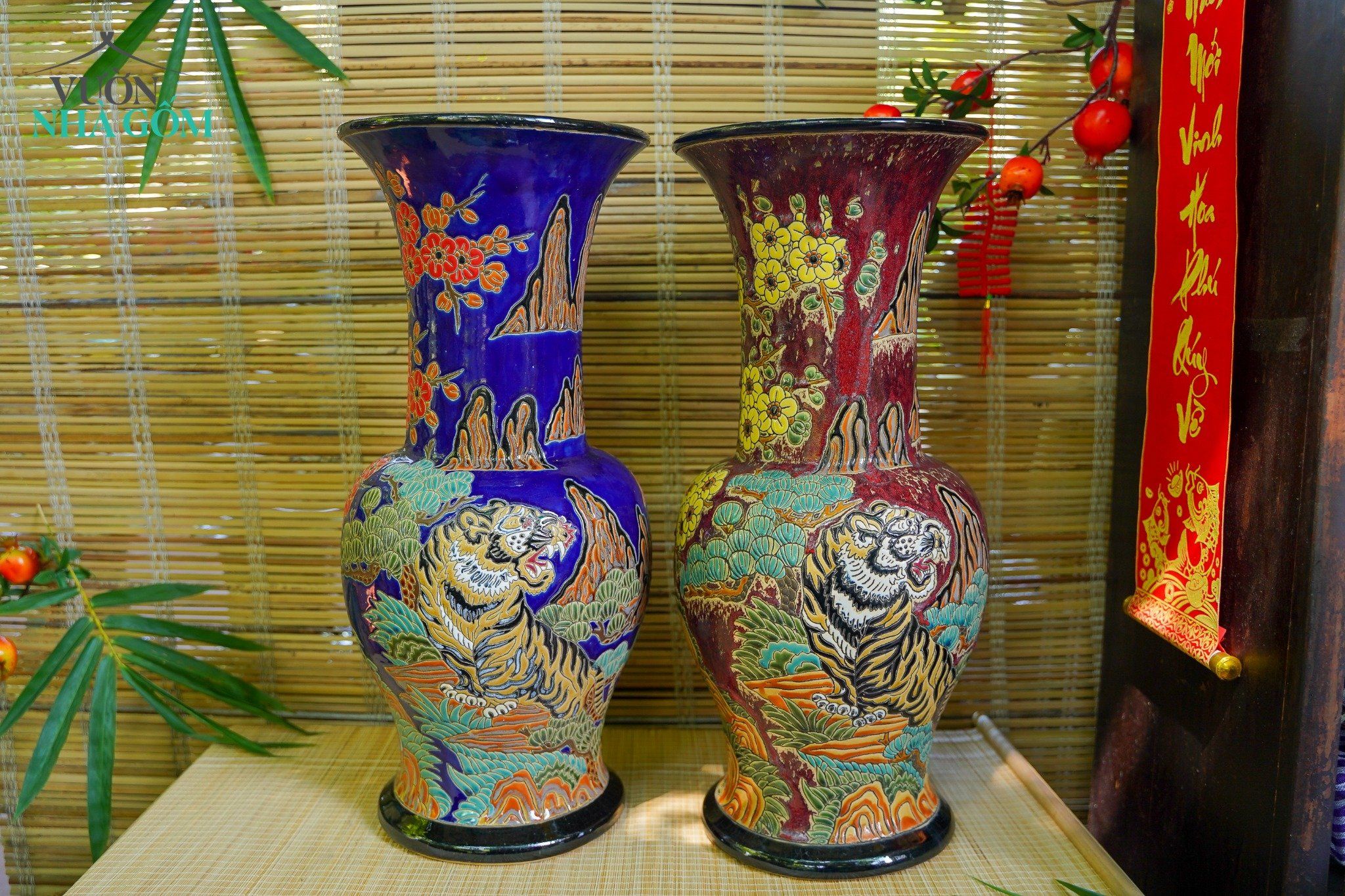 Bình gốm mỹ nghệ, chạm khắc mãnh hổ thưởng mai, miệng loe, gốm thủ công Nam Bộ, C60 cm
