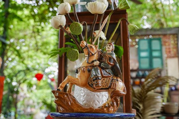  Tượng Ngựa vua Quang Trung, gốm Thủ Biên do Vườn Nhà Gốm sản xuất, C25 x D30cm 