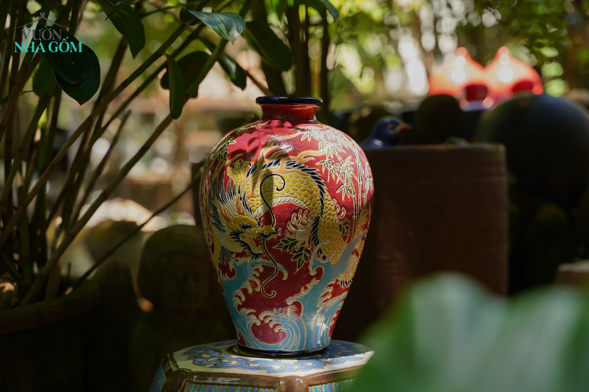 Bình gốm thủ công khắc đề tài Rồng kết hợp Bốn Mùa (Mai, Lan, Cúc, Trúc), Gốm Thủ Biên, C31 x M7cm