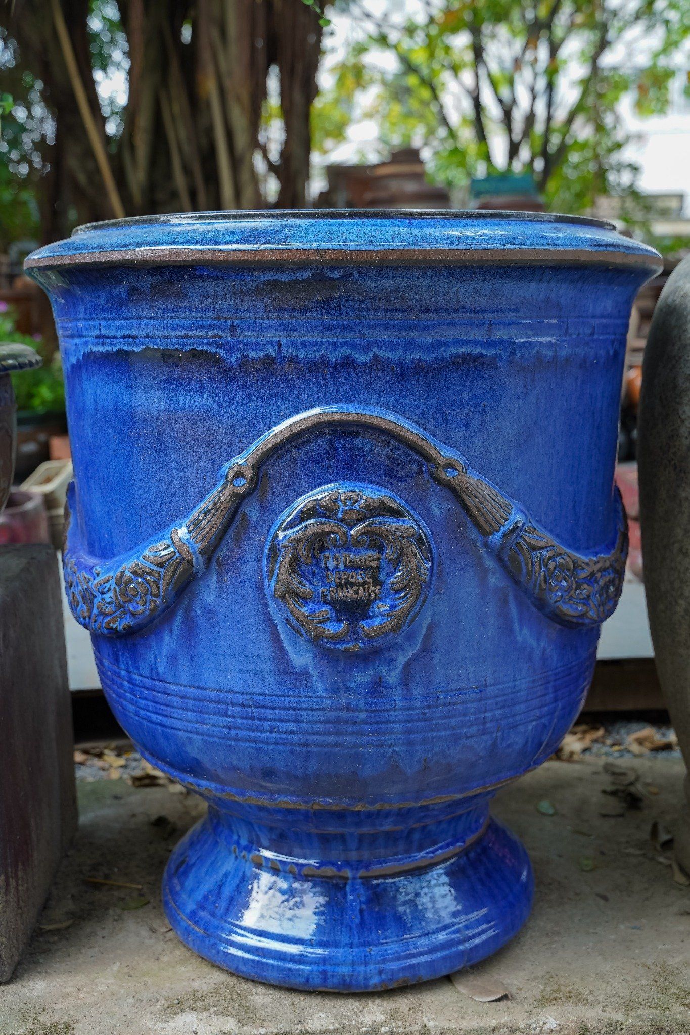 Chậu dáng cúp lớn cho không gian resort, villa, công trình kiến trúc, gốm Nam Bộ, R70 x C80cm