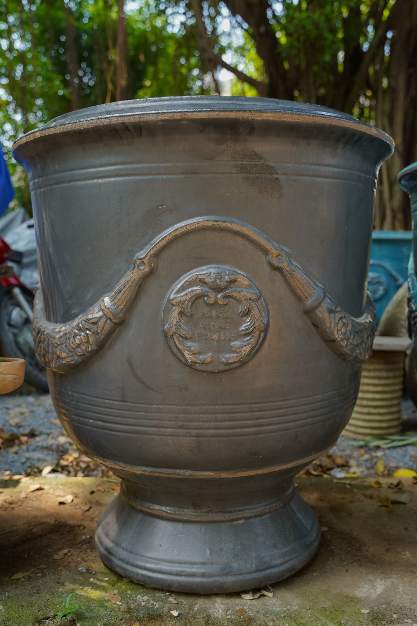 Chậu dáng cúp lớn cho không gian resort, villa, công trình kiến trúc, gốm Nam Bộ, R70 x C80cm