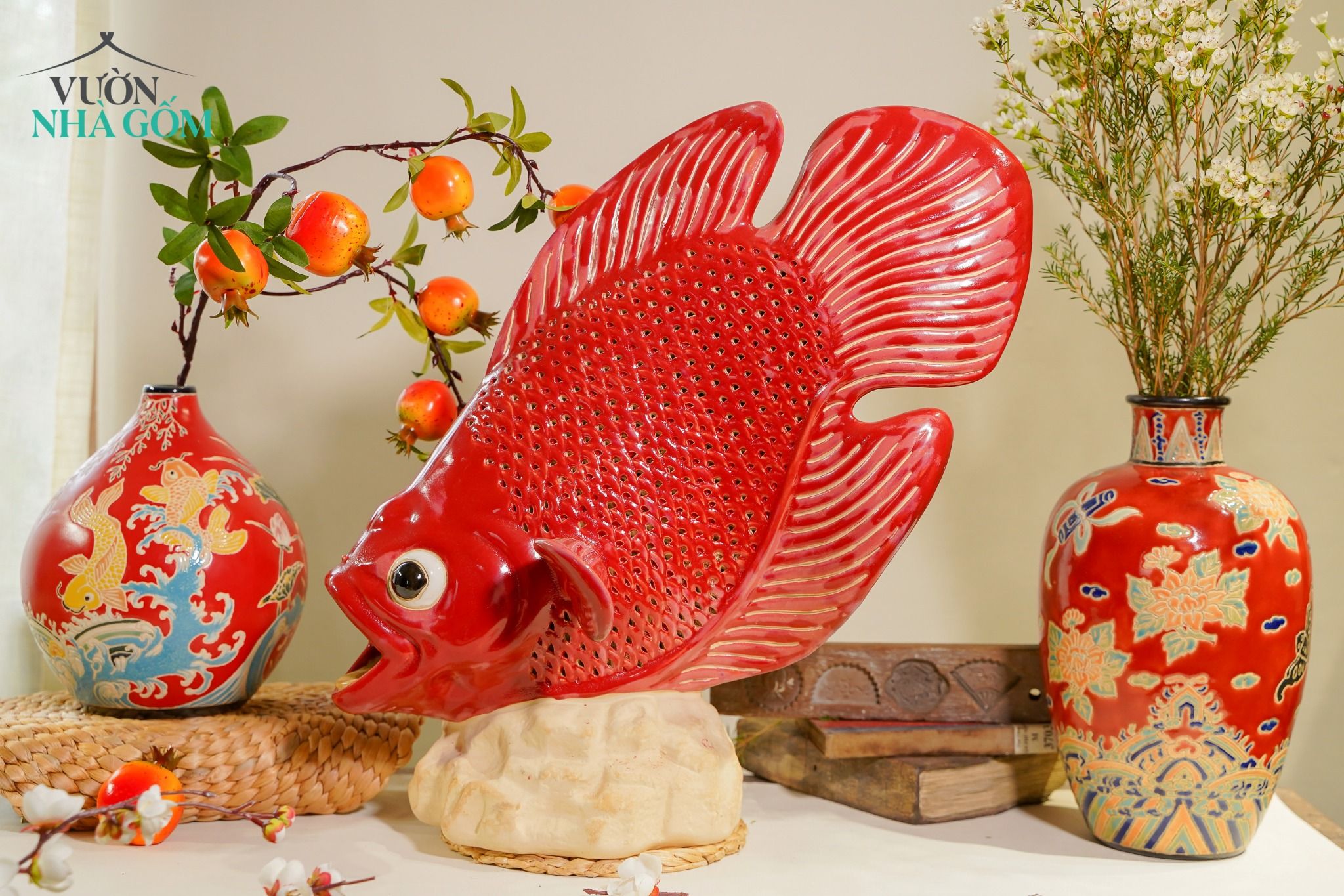  Cá Tai Tượng lọng đỏ, trang trí lọng đèn, gốm thủ công mỹ nghệ Nam Bộ, C48xD45 cm 
