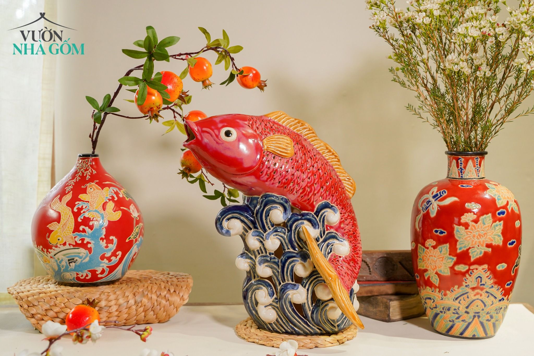 Cá chép đỏ lọng đèn, trang trí lọng đèn, chạm lọng thủ công, gốm Nam Bộ, D30 x C35cm