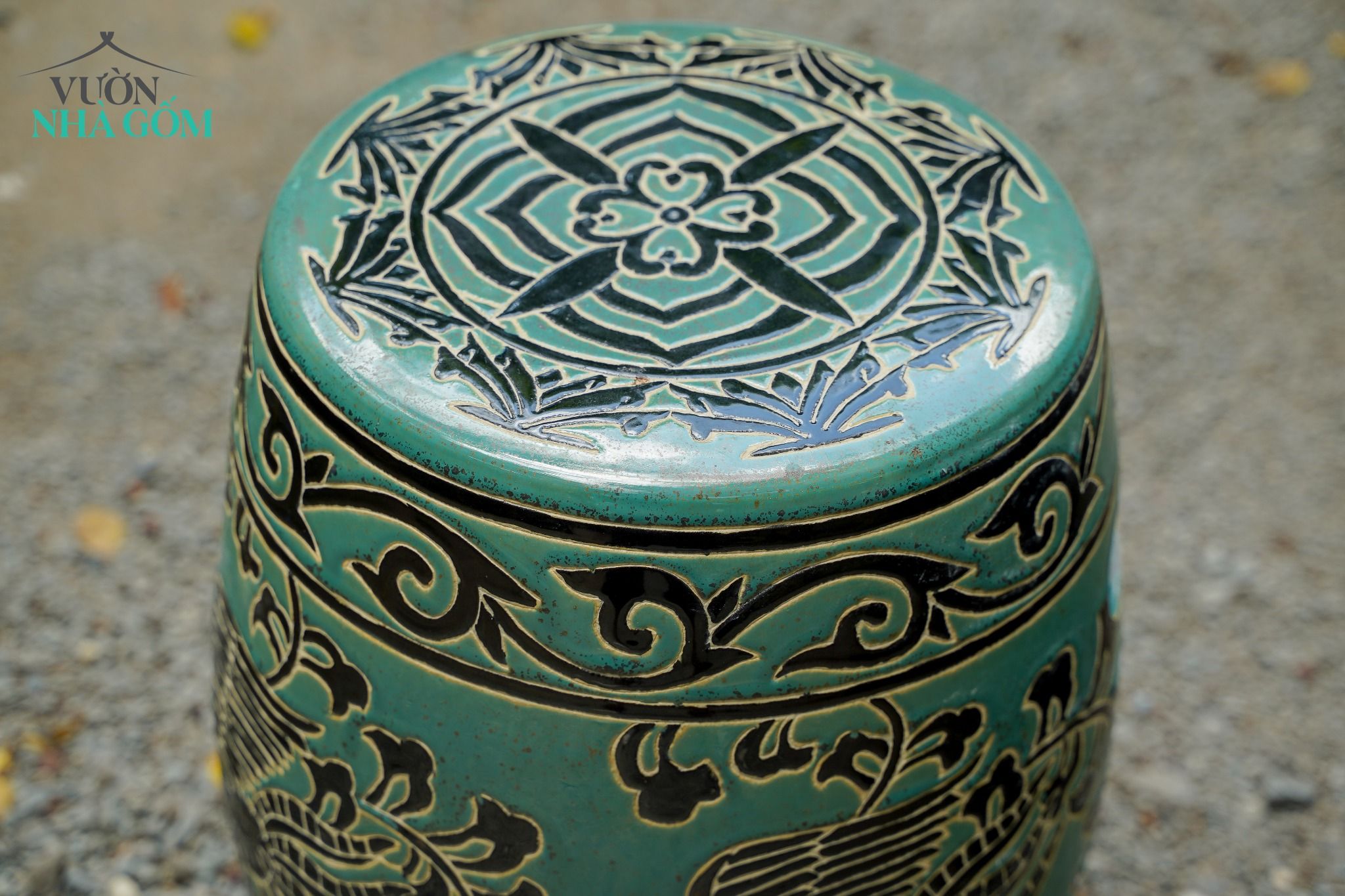  Đôn khắc họa tiết Phụng Vũ xanh đồng, gốm mỹ nghệ Nam bộ, C50 x R30cm 