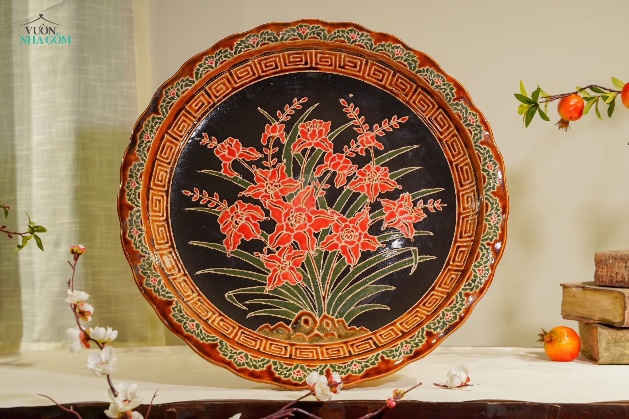 Dĩa gốm mỹ nghệ đề tài Hoa Cúc, gốm thủ công Nam Bộ, D52 cm