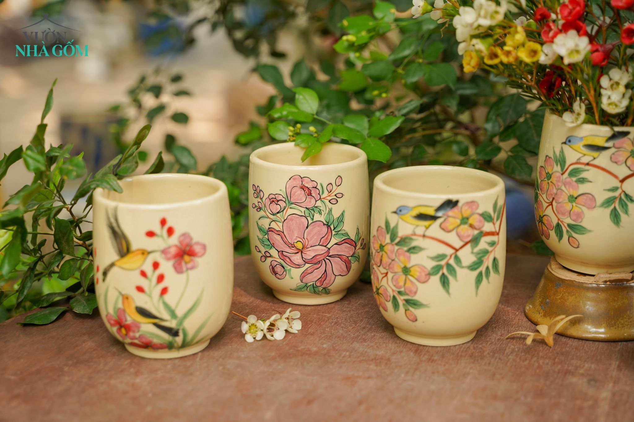 Ly vẽ thủ công - BST Sắc Hoa Mùa Nhớ, gốm Thủ Biên, gốm Lái Thiêu, R9xC10 cm