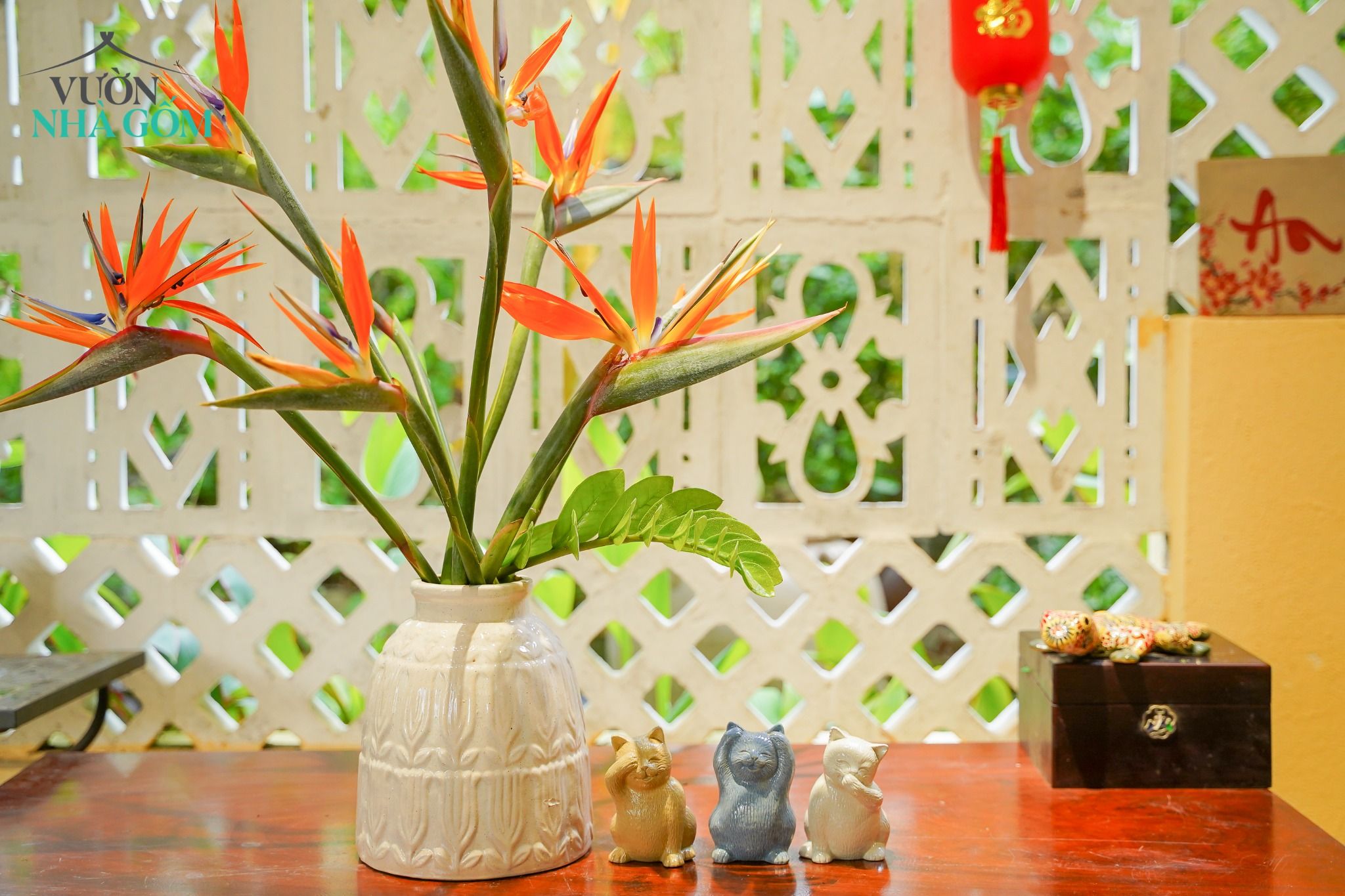 Bộ tượng Mèo Tam Không vui vẻ, 3 màu mocha - xanh dương - trắng, Gốm Thủ Biên, C11cm x R7cm