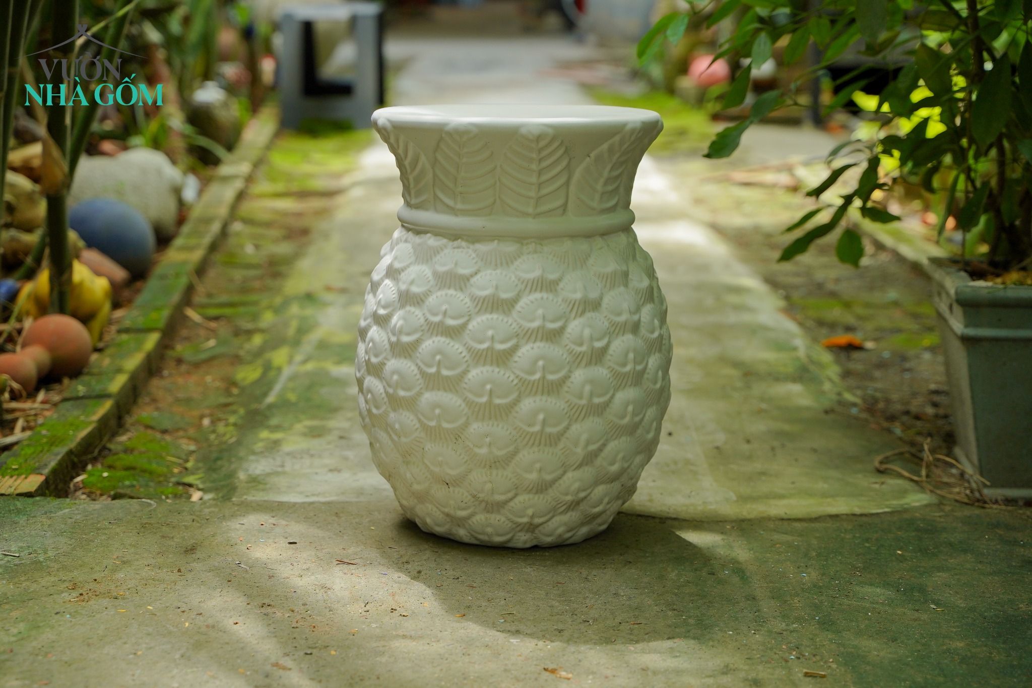 Đôn gốm dáng trái thơm, men trắng mịn màng gốm Nam Bộ, C43cm x R30cm- SP001600