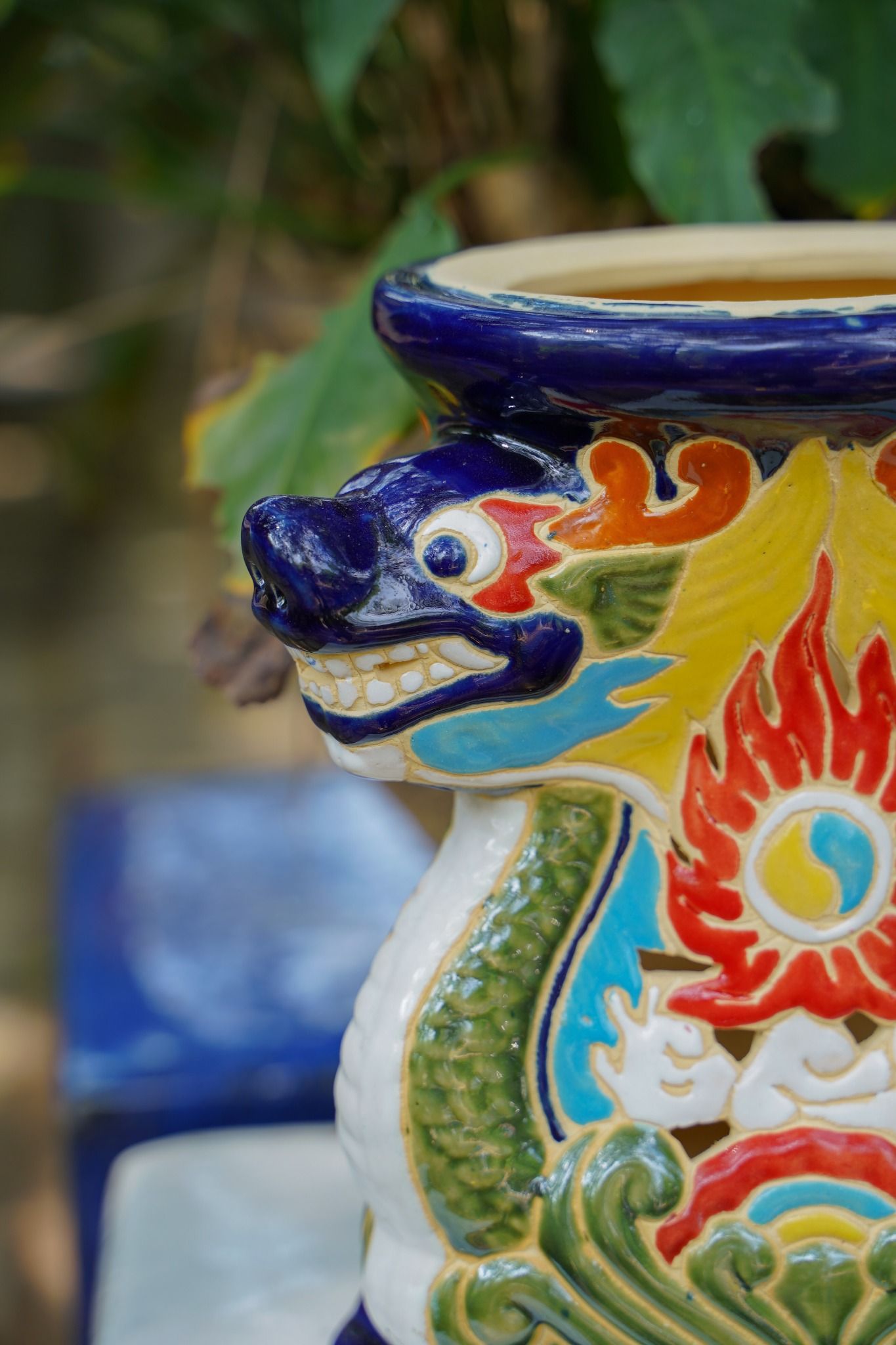 Chò rồng và dĩa để trái cây, xanh dương, gốm Nam Bộ, sản phẩm truyền thống Tết Ất Tỵ, H30cm