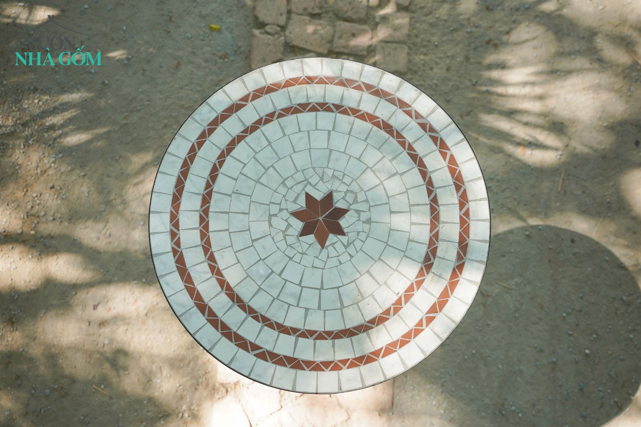 Mosaic hiện đại, bộ bàn ghế ghép gốm họa tiết trắng nâu, D60cm