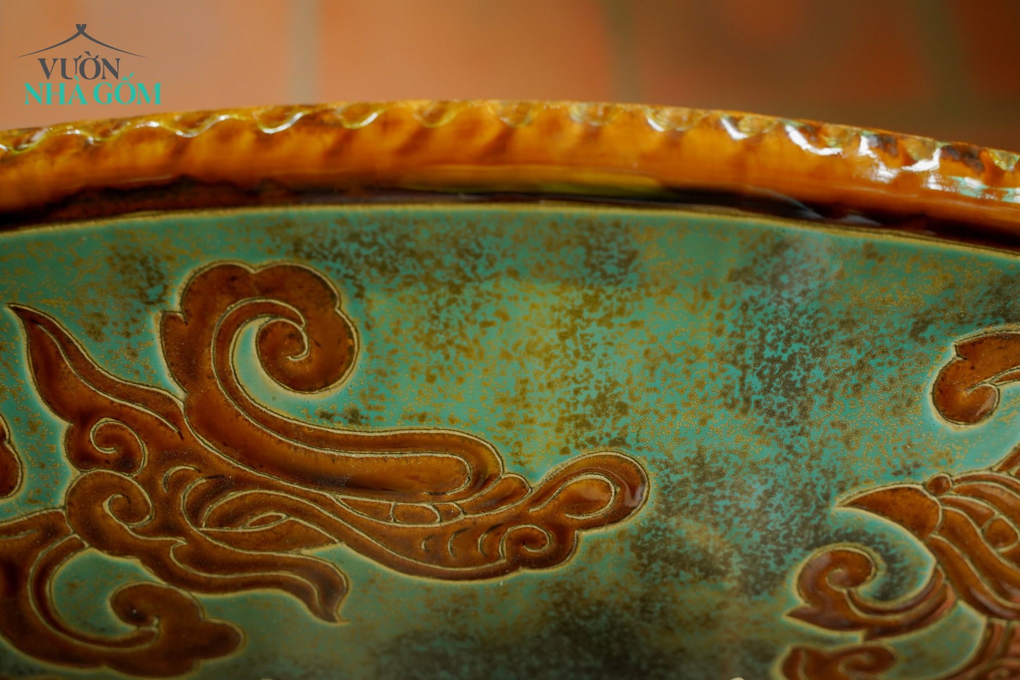  Dĩa gốm mỹ nghệ đề tài Thập Bát La Hán, phiên bản duy nhất 18 sắc men, D90 cm 