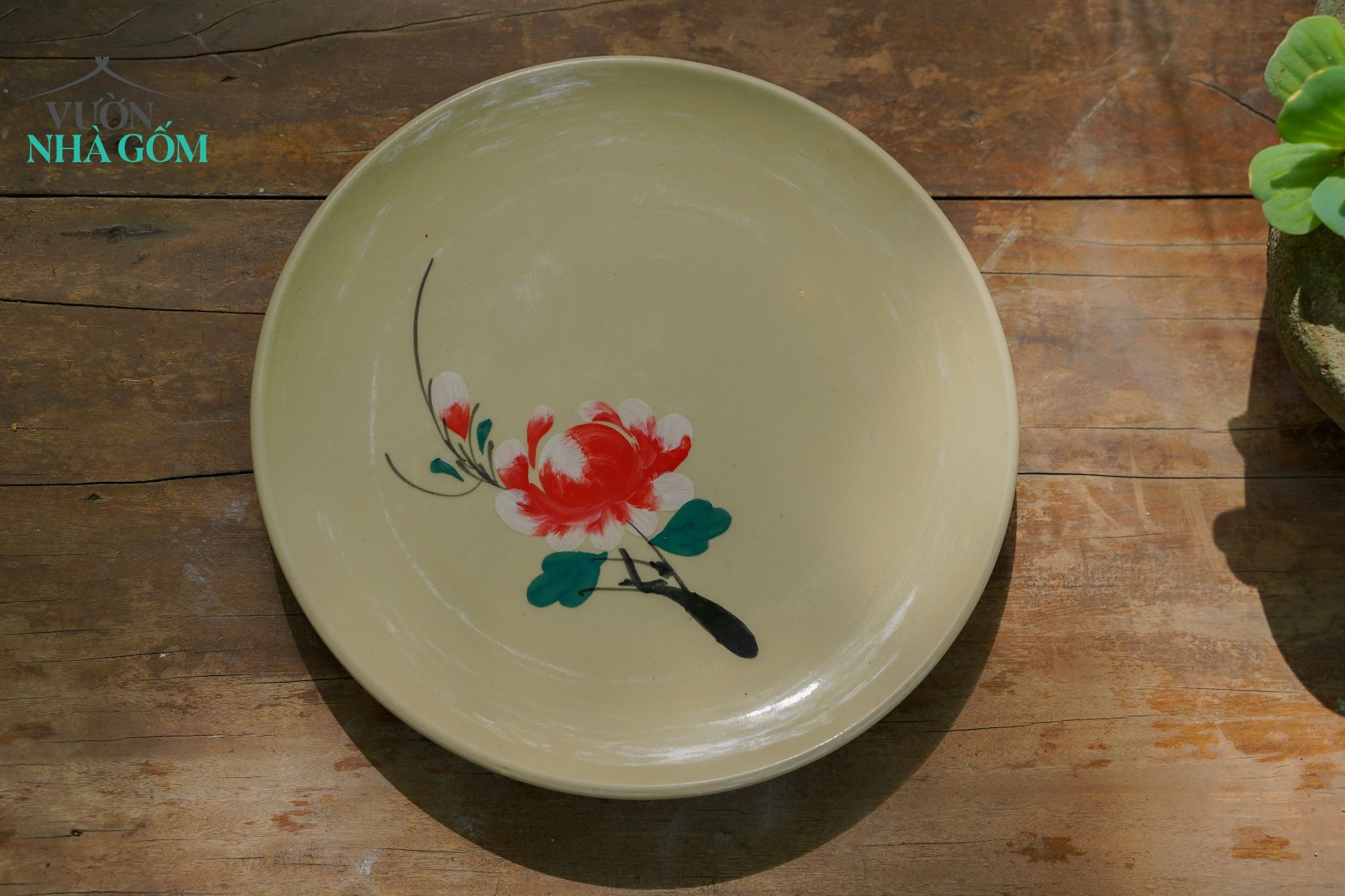 Dĩa tròn vẽ tay họa tiết bông đỏ, C2xR25 cm- SP000738