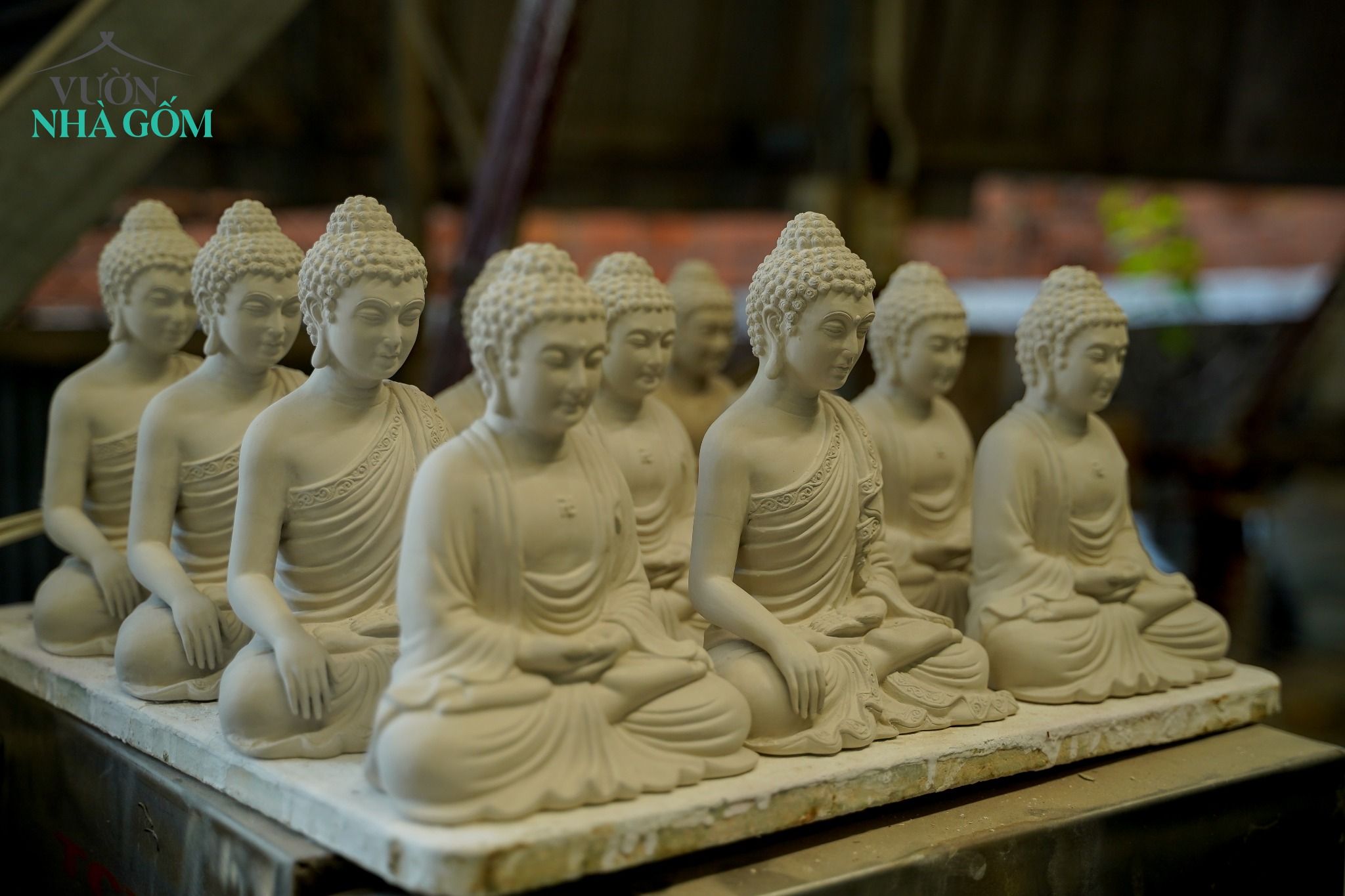 Tượng Phật A Di Đà, xưởng gốm Thủ Biên tạo hình và sáng tác, C18 x R14 cm