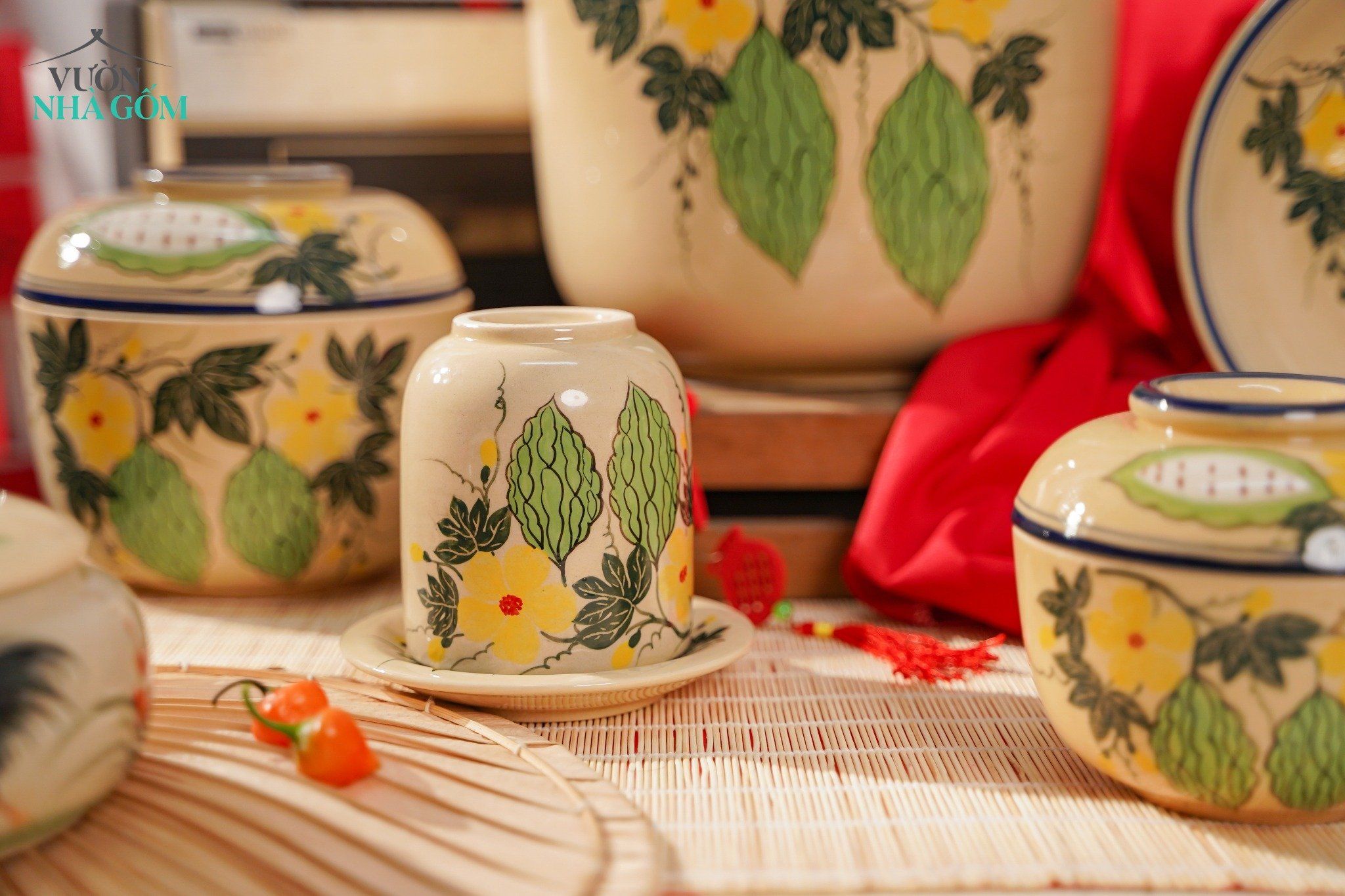 BST Hương Xuân Khổ Qua - Thố gốm Vẽ tay thủ công, màu sắc hiện đại, chất liệu gốm an toàn để đựng thực phẩm, Xưởng Thủ Biên