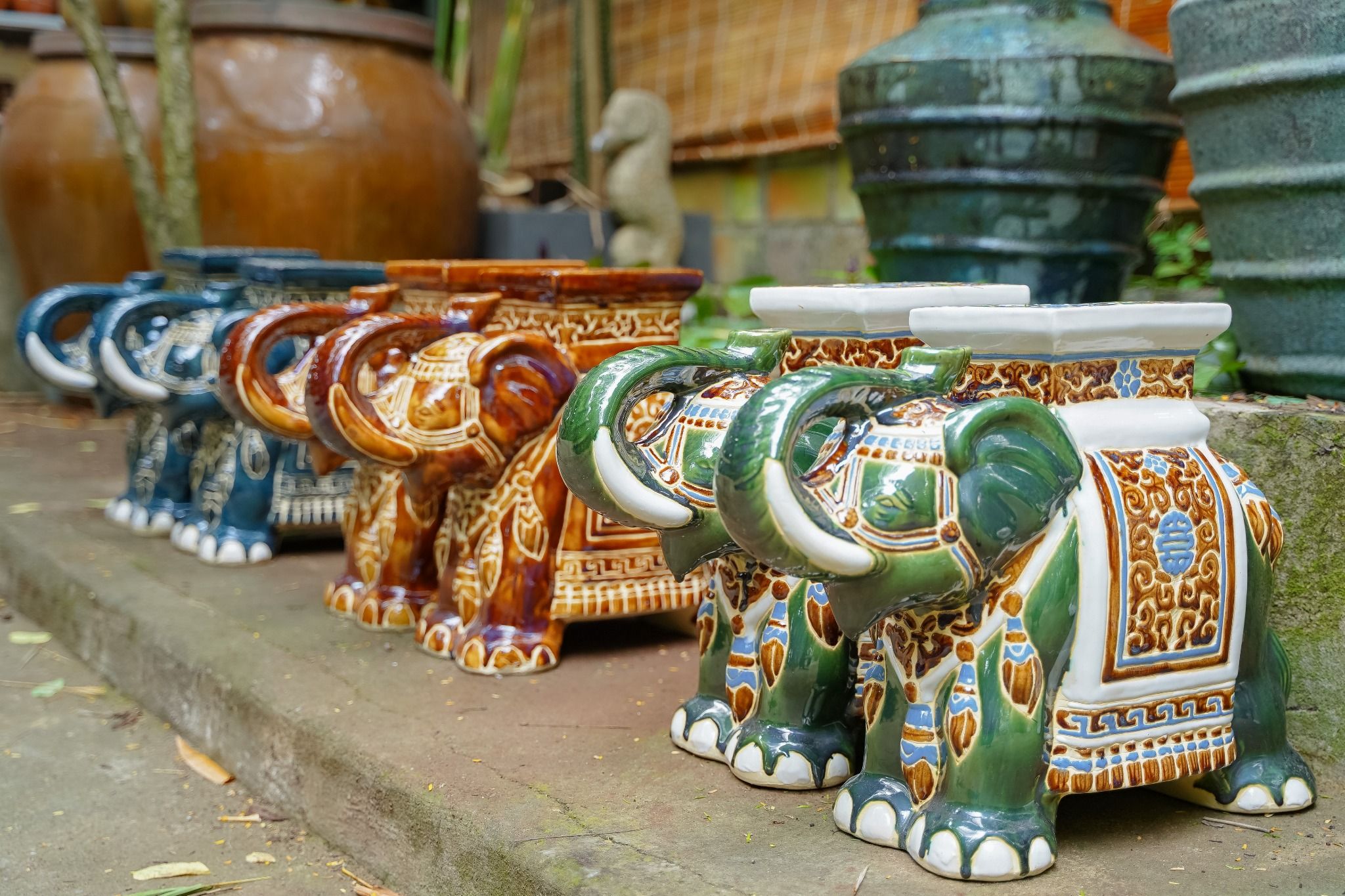  Đôn voi truyền thống, gốm Nam Bộ, gợi nhớ ký ức, xanh lá và nhiều màu sắc, C43 x R50cm 