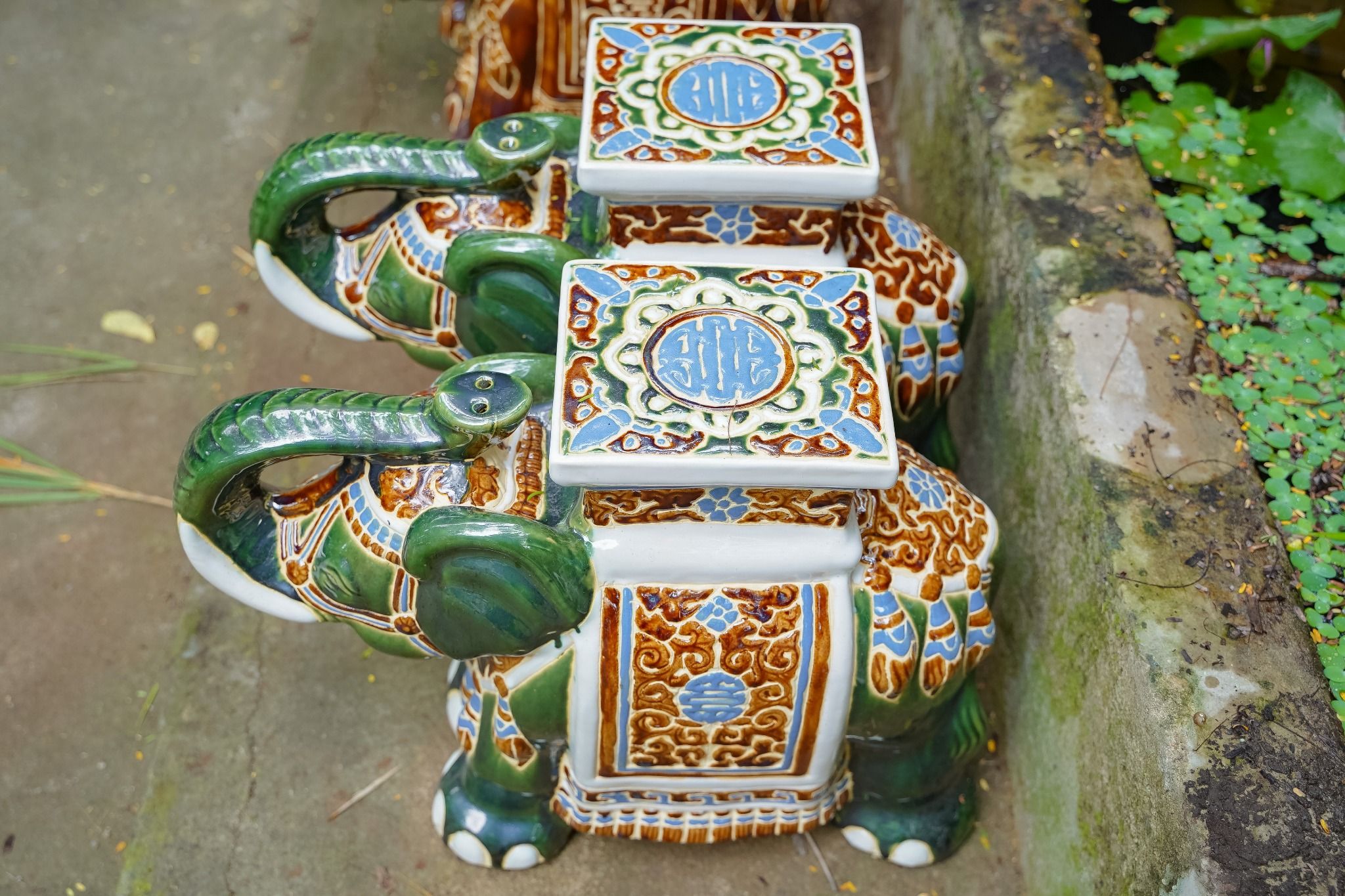 Đôn voi truyền thống, gốm Nam Bộ, gợi nhớ ký ức, xanh lá và nhiều màu sắc, C43 x R50cm