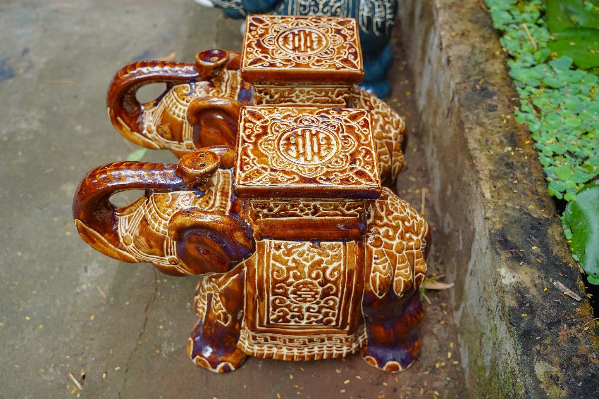 Đôn voi truyền thống, gốm Nam Bộ, gợi nhớ ký ức, nâu men chảy và nhiều màu sắc, C43 x R50cm- 0405v3l062