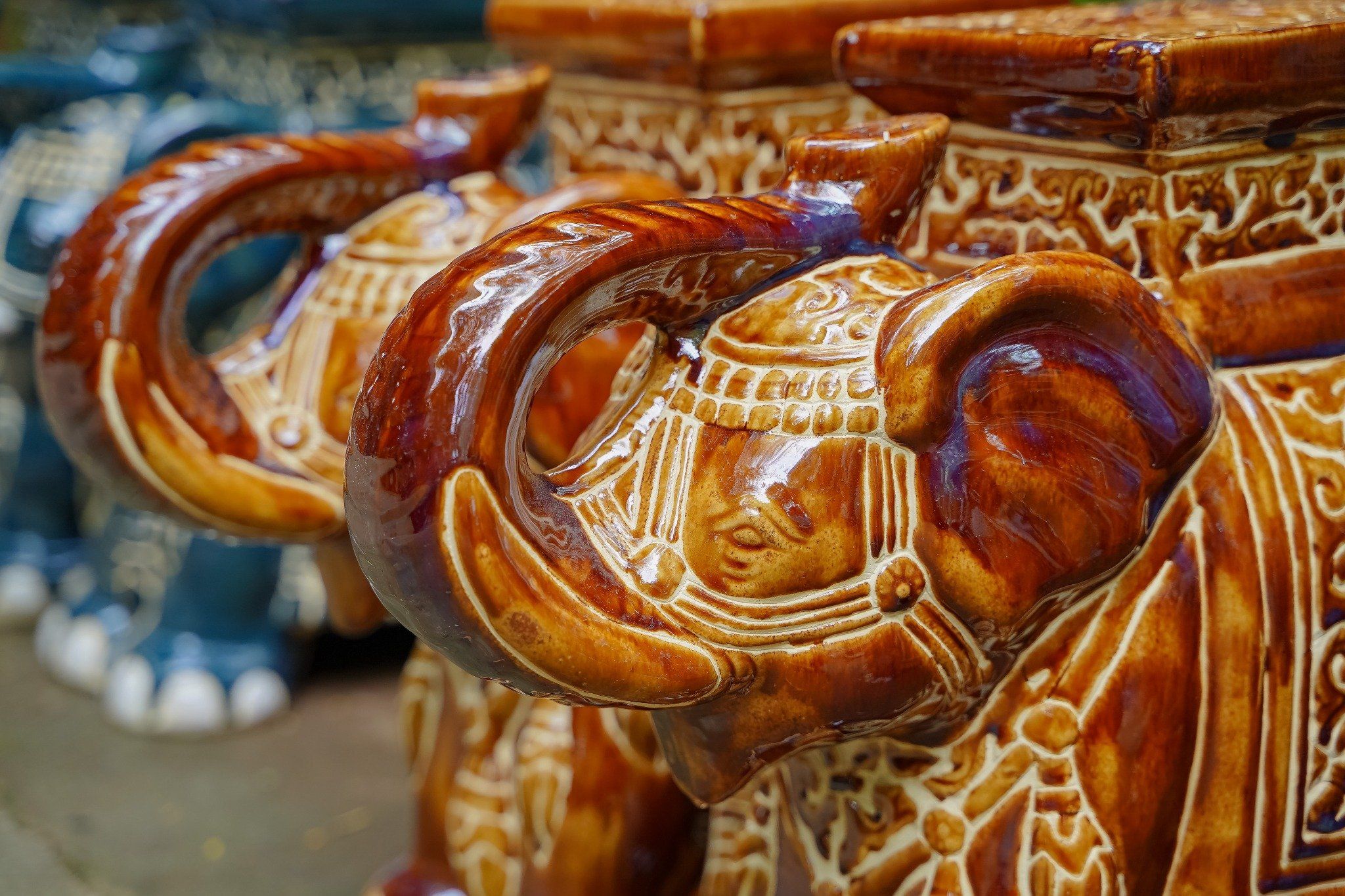 Đôn voi truyền thống, gốm Nam Bộ, gợi nhớ ký ức, nâu men chảy và nhiều màu sắc, C43 x R50cm- 0405v3l062