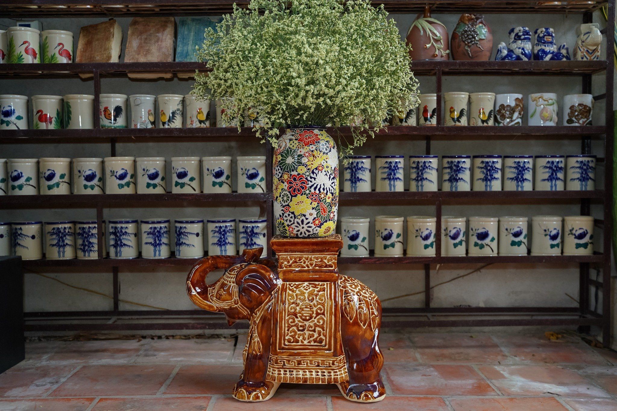  Đôn voi truyền thống, gốm Nam Bộ, gợi nhớ ký ức, nâu và nhiều màu sắc, C43 x R50cm 