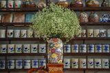  Bình khắc Bách Hoa thủ công, cắm hoa, trang trí Tết, gốm Thủ Biên, C30 x R11cm 