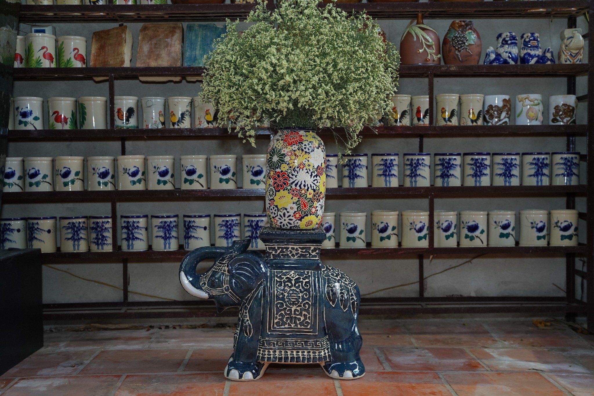 Đôn voi truyền thống, gốm Nam Bộ, gợi nhớ ký ức, nâu và nhiều màu sắc, C43 x R50cm- 0405v3l061