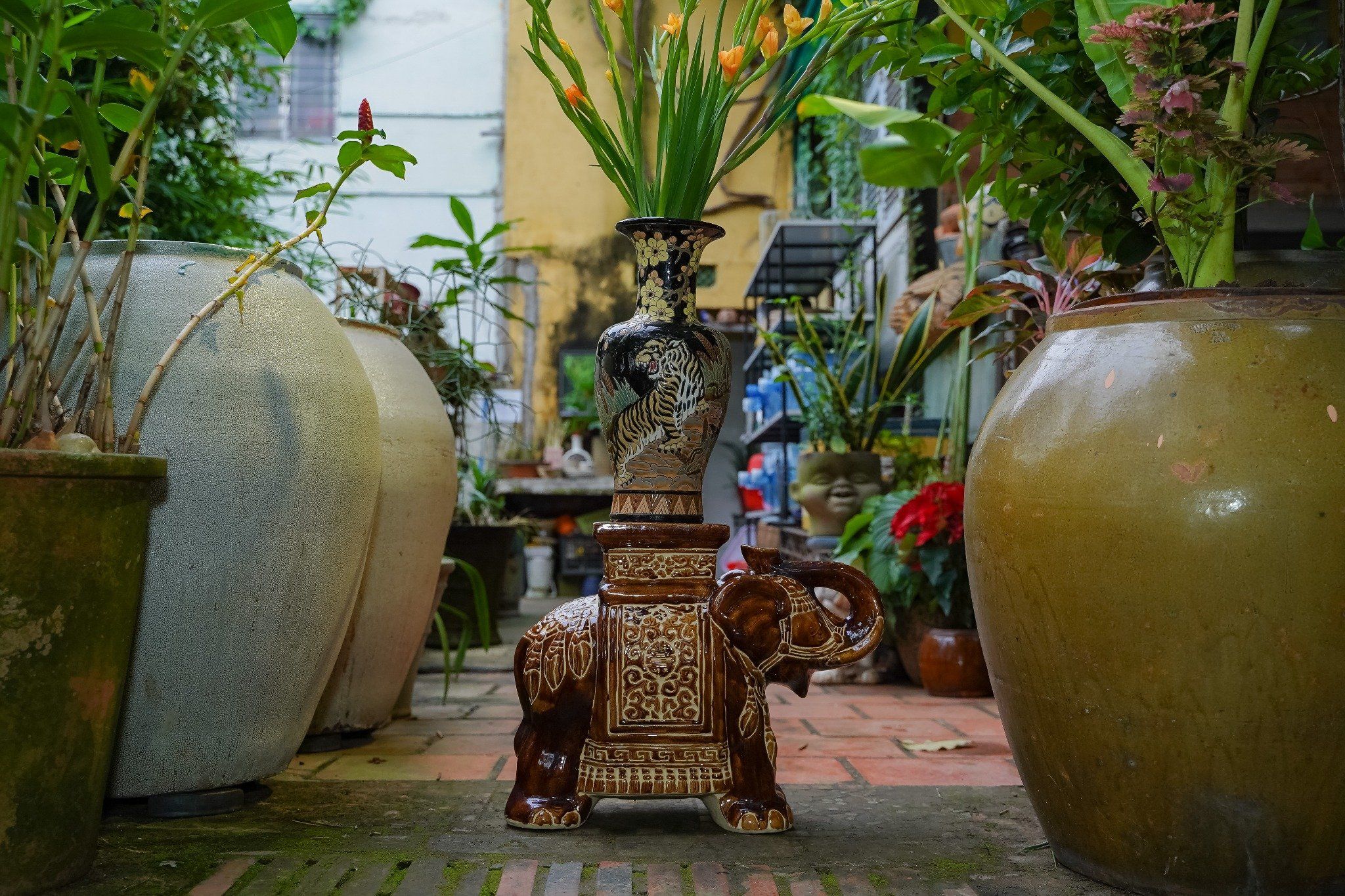 Đôn voi truyền thống, gốm Nam Bộ, gợi nhớ ký ức, nâu men chảy và nhiều màu sắc, C43 x R50cm- 0405v3l062