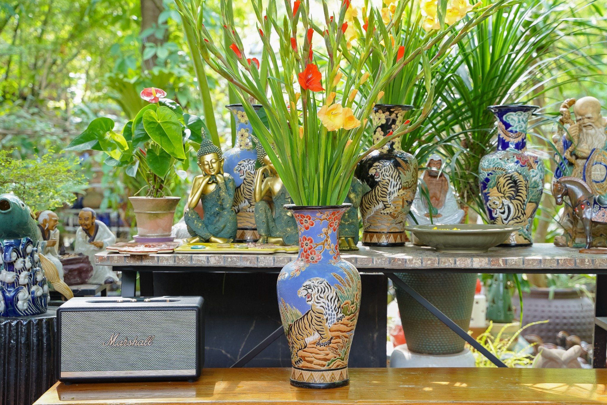  Bình Mãnh Hổ Thưởng Mai, họa tiết hoa mai đỏ, H43cm, gốm mỹ nghệ Nam Bộ 