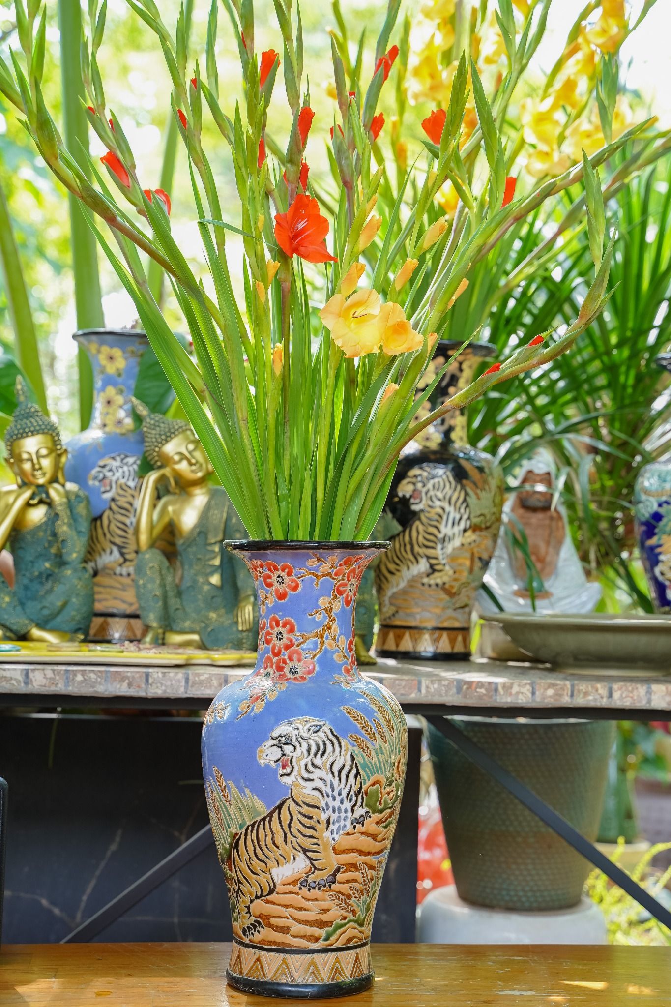  Bình Mãnh Hổ Thưởng Mai, họa tiết hoa mai đỏ, H43cm, gốm mỹ nghệ Nam Bộ 