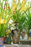  Bình Mãnh Hổ Thưởng Mai, họa tiết hoa mai vàng nền đen, H43cm, gốm mỹ nghệ Nam Bộ 
