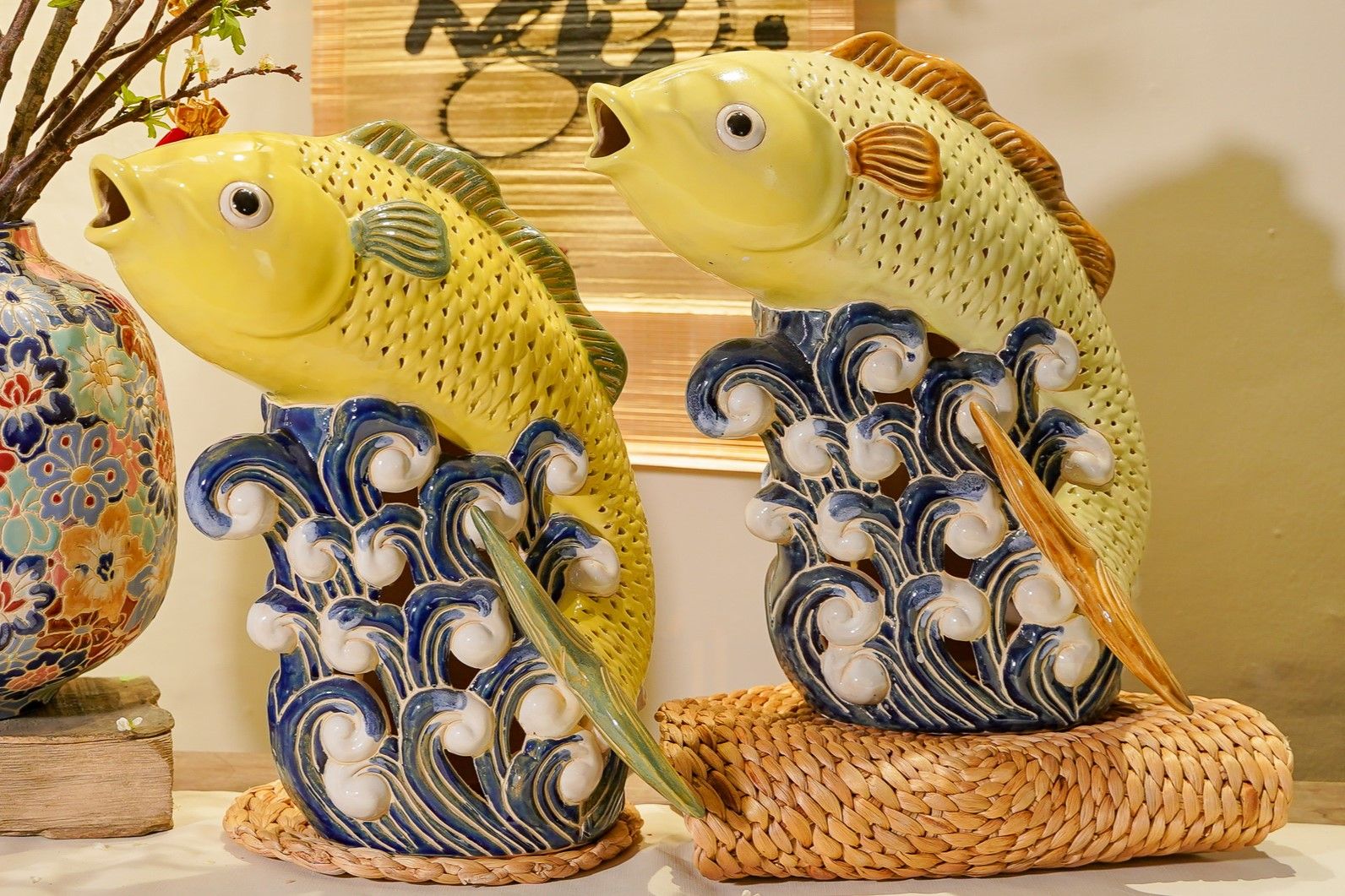  Cá chép vàng may mắn, cá gốm mỹ nghệ chạm lọng thủ công, gốm Nam Bộ, D30 x C35cm 