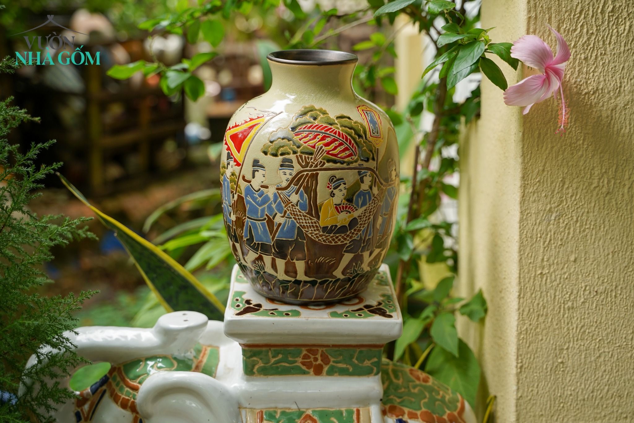 Bình gốm thủ công khắc đề tài VINH QUY BÁI TỔ, Gốm Thủ Biên, C26cm x R20cm , Quà tặng, Cắm hoa & Trang trí