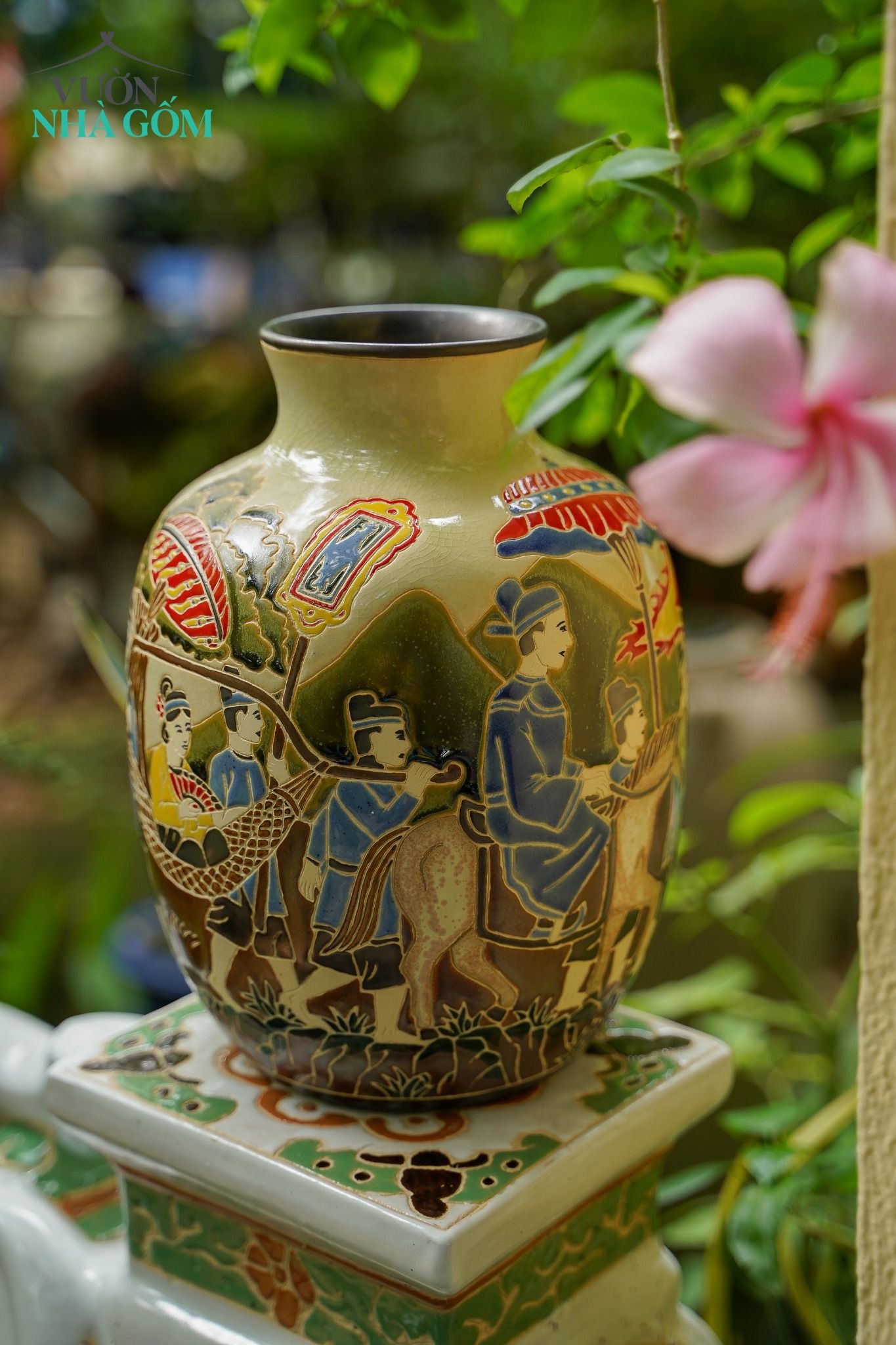 Bình gốm thủ công khắc đề tài VINH QUY BÁI TỔ, Gốm Thủ Biên, C26cm x R20cm , Quà tặng, Cắm hoa & Trang trí