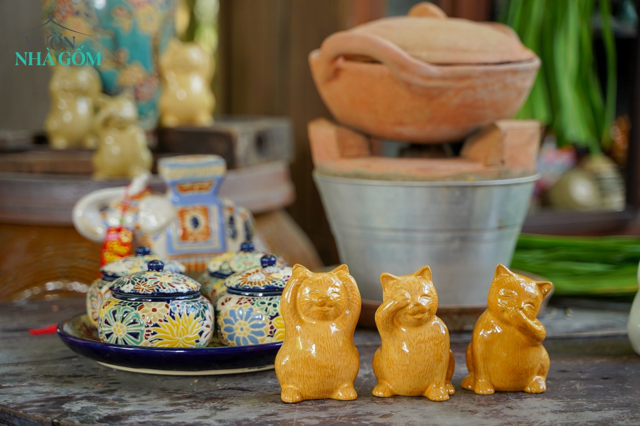 Bộ tượng Mèo Tam Không vui vẻ, men Vàng cam, Gốm Thủ Biên sản phẩm quà tặng Tết, trang trí không gian sống, C11cm x R7cm 