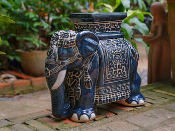 Đôn voi Nam bộ vòi xuống, hoa văn dây lá, men xanh dương, C43 x R50cm