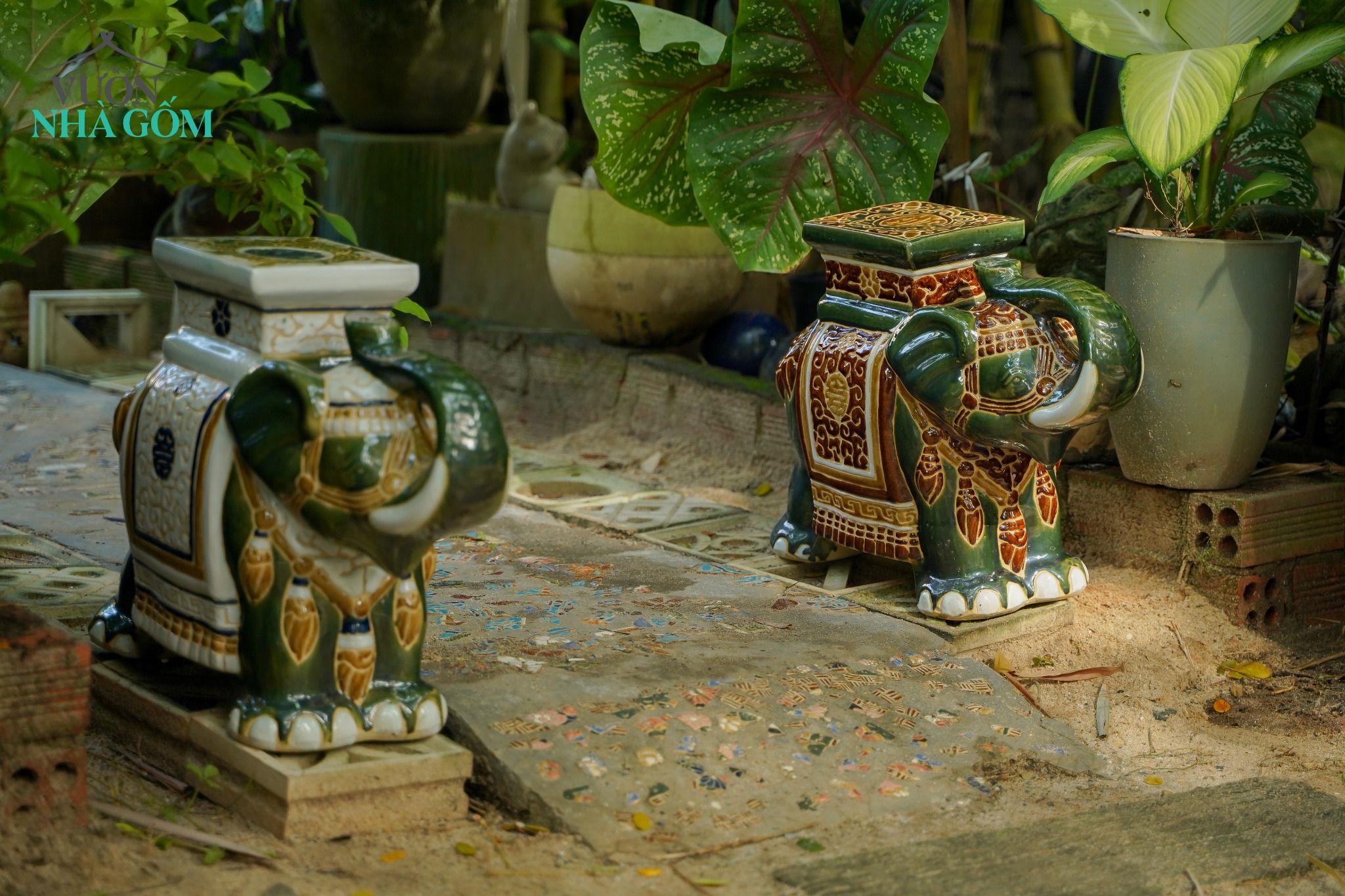  Đôn voi truyền thống, gốm Nam Bộ, gợi nhớ ký ức, nâu và nhiều màu sắc, C43 x R50cm 
