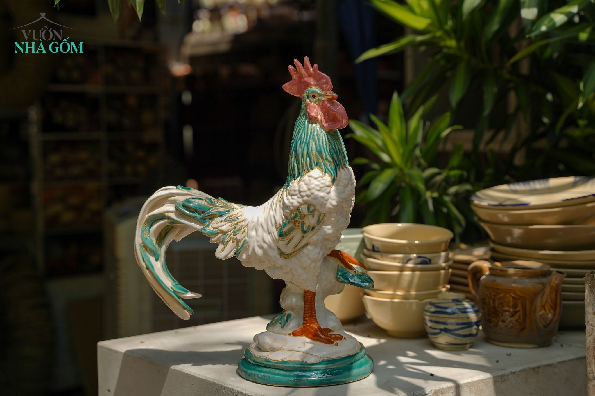 Tượng Gà Trống thủ công mỹ nghệ, màu trắng, gốm Nam Bộ, C38xD30cm