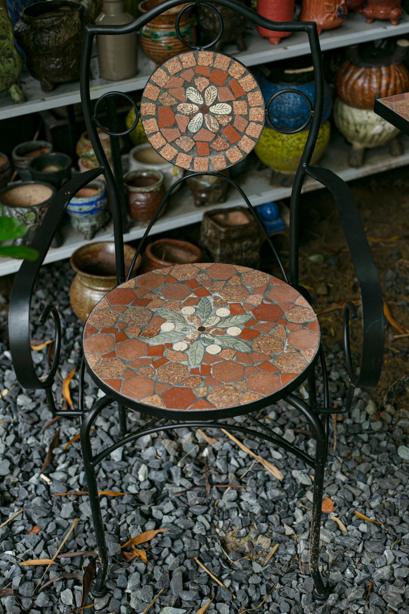Mosaic hiện đại, ghế ghép gốm có lưng gạch cam, 46 x 58 x 92cm