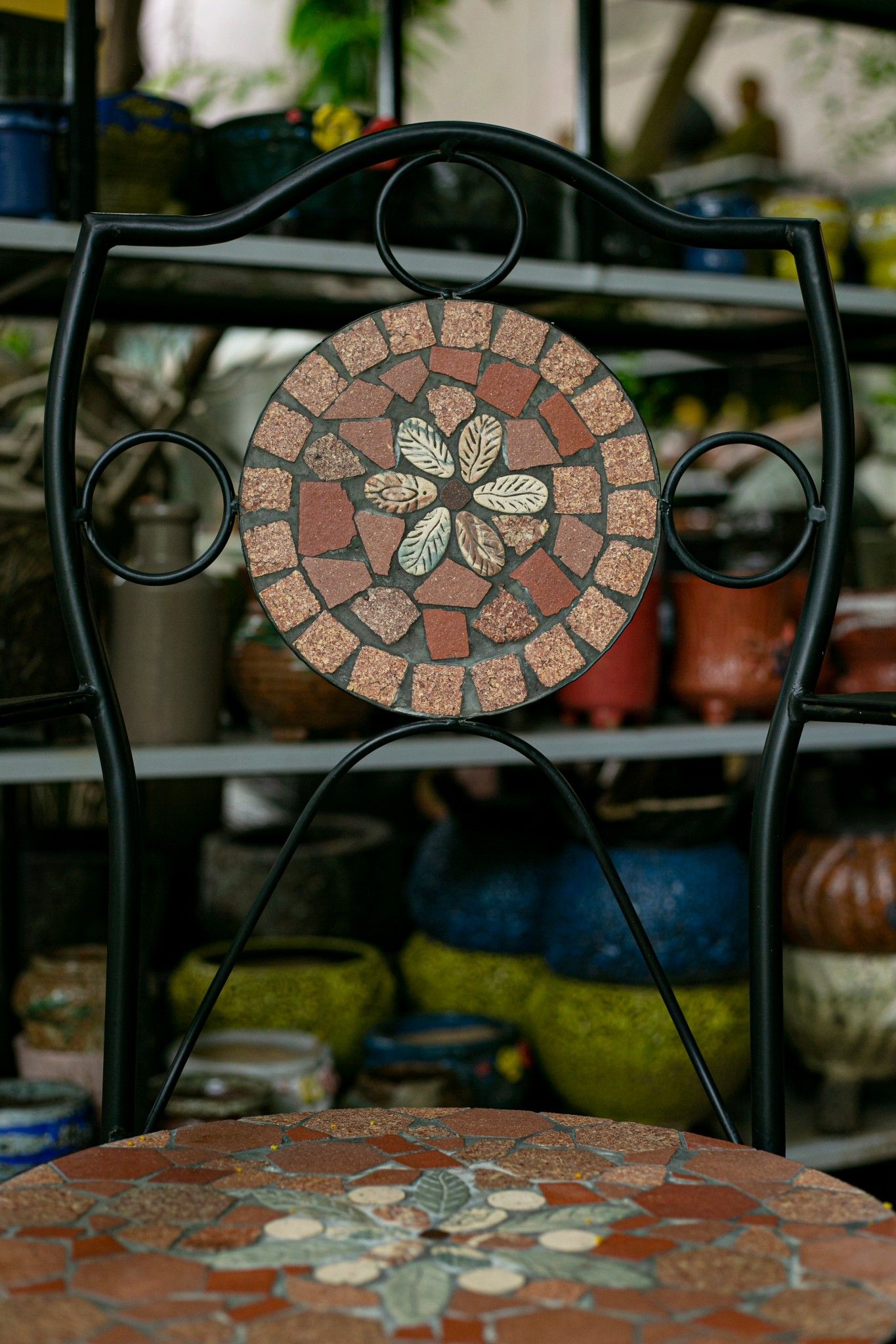 Mosaic hiện đại, ghế ghép gốm có lưng gạch cam, 46 x 58 x 92cm