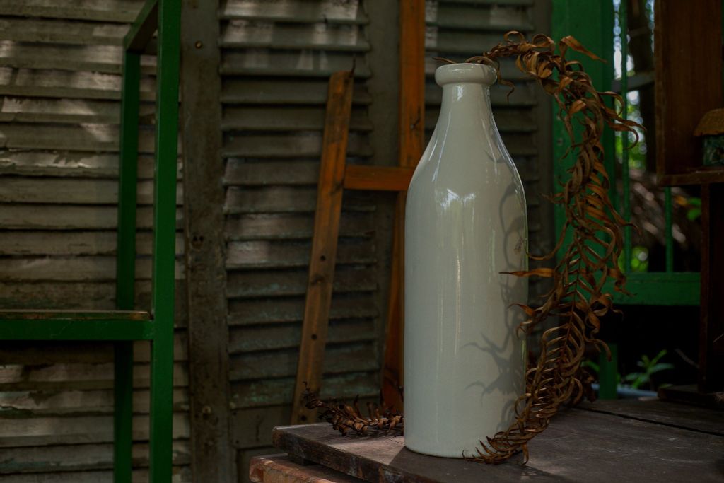 Chai trắng lớn, R14 x C44 cm