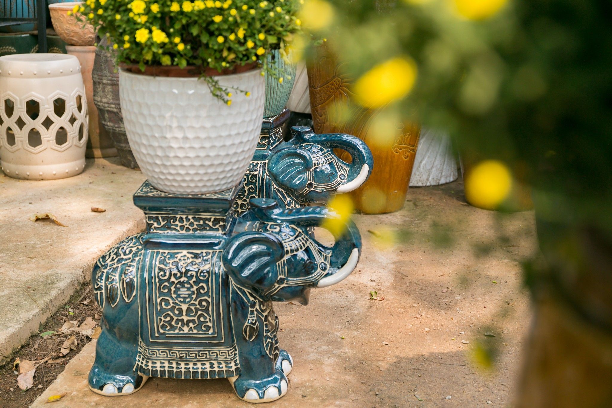 Đôn voi truyền thống, gốm Nam Bộ, gợi nhớ ký ức, nâu và nhiều màu sắc, C43 x R50cm- 0405v3l061