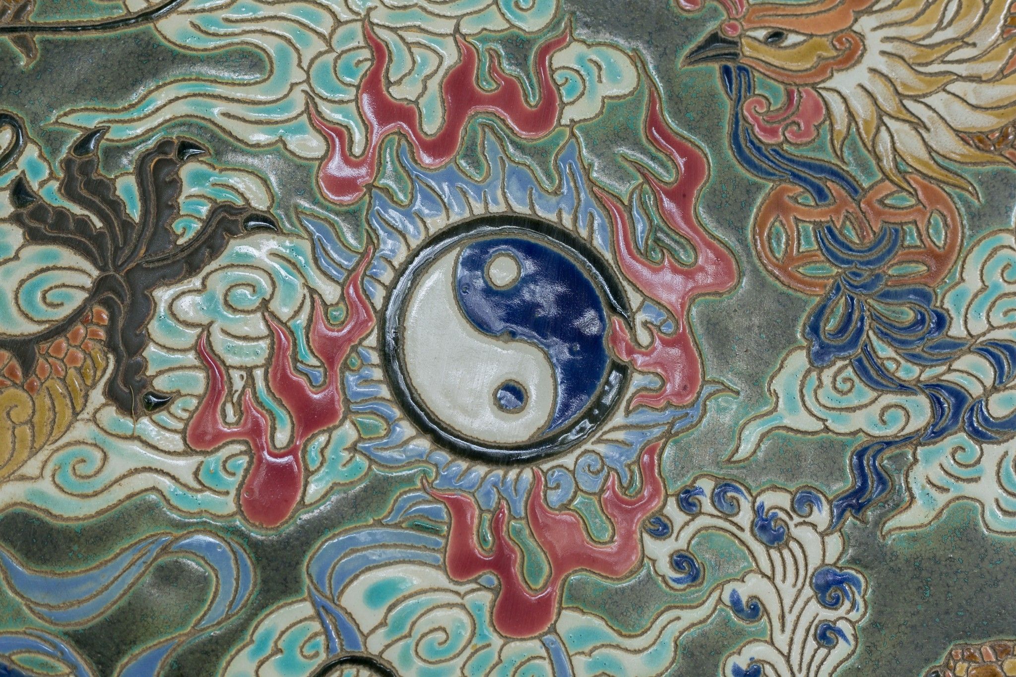 ĐÃ CÓ KHÁCH HÀNG SỞ HỮU | Đĩa mỹ nghệ khắc thủ công đề tài Tứ Linh men nâu vàng, gốm thủ công Nam Bộ, R95cm