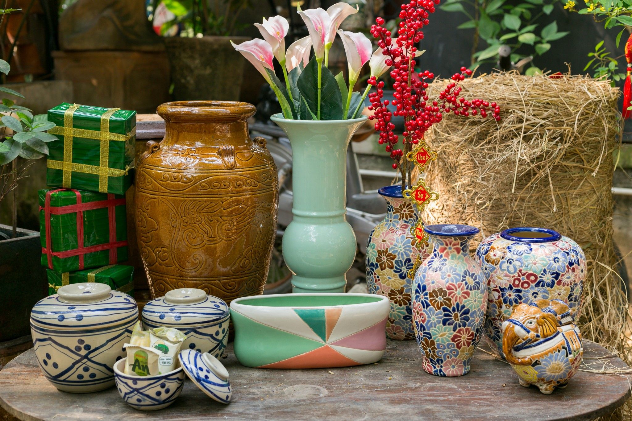 Ché bách hoa nhỏ, gốm thủ công mỹ nghệ Nam bộ, C22 x R20cm