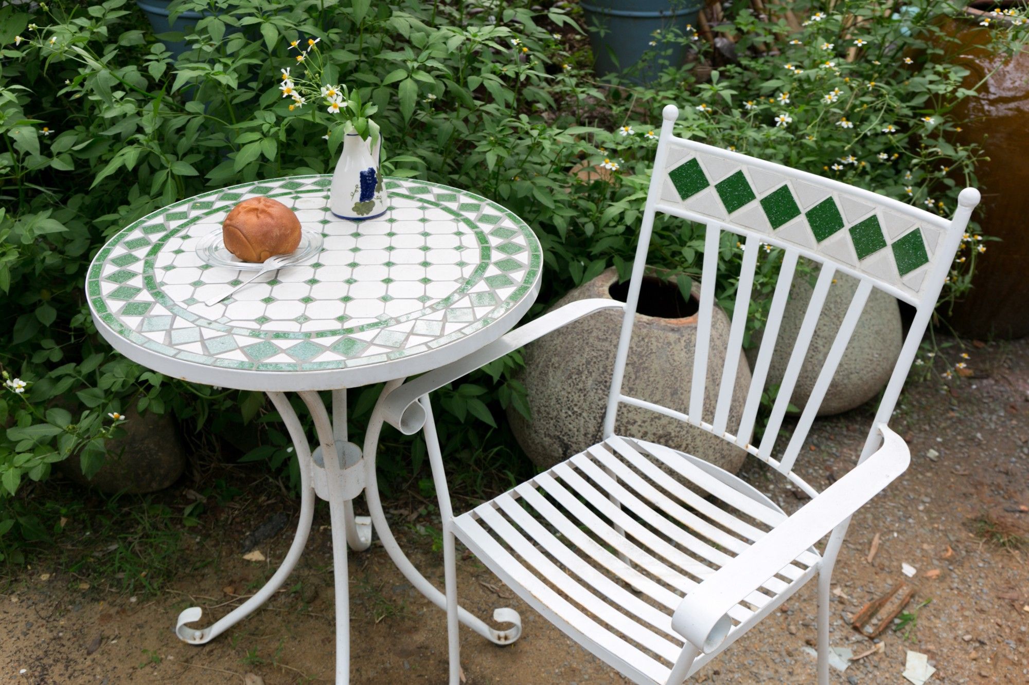 Mosaic hiện đại, mẫu bàn ghép gốm họa tiết ô vuông xanh lá chấm bi
