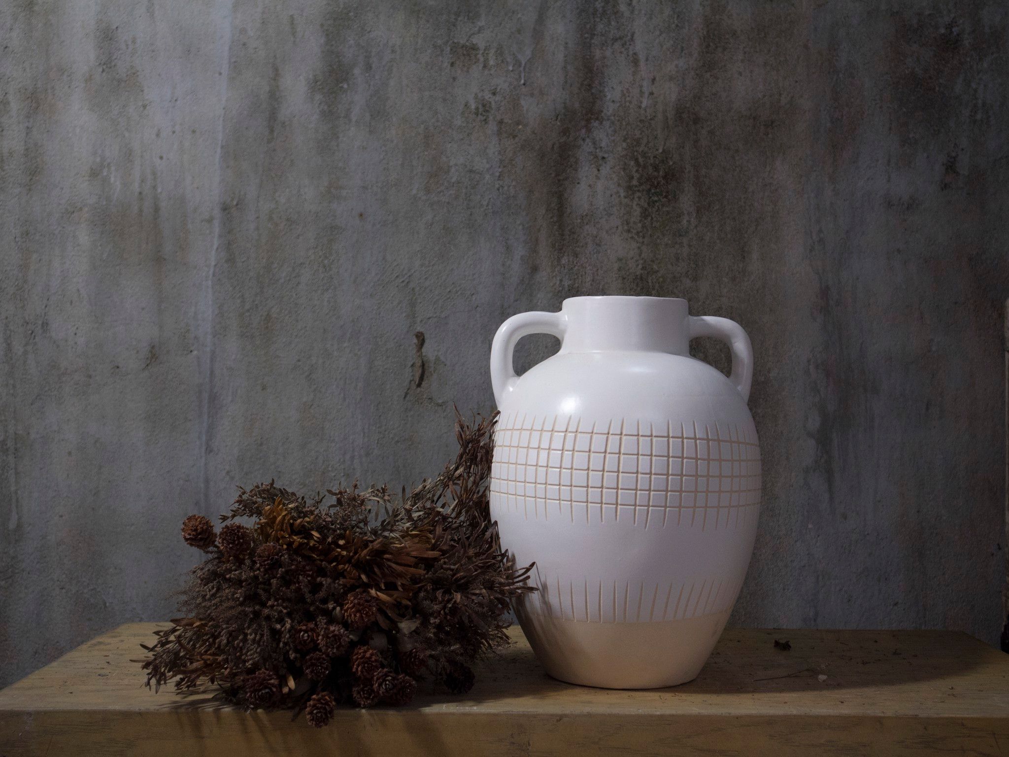 Bình hai quai trắng, H 30cm