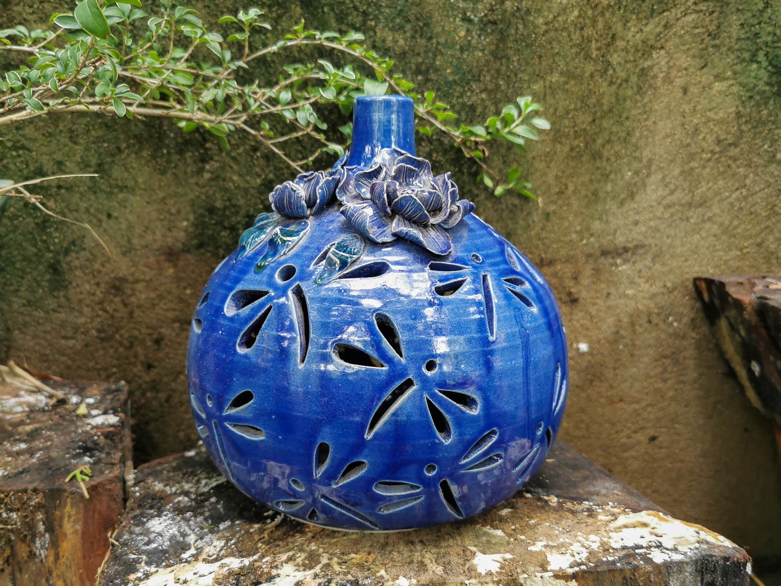 Bình lọng đắp nổi bầu cổ ngắn, H22cm