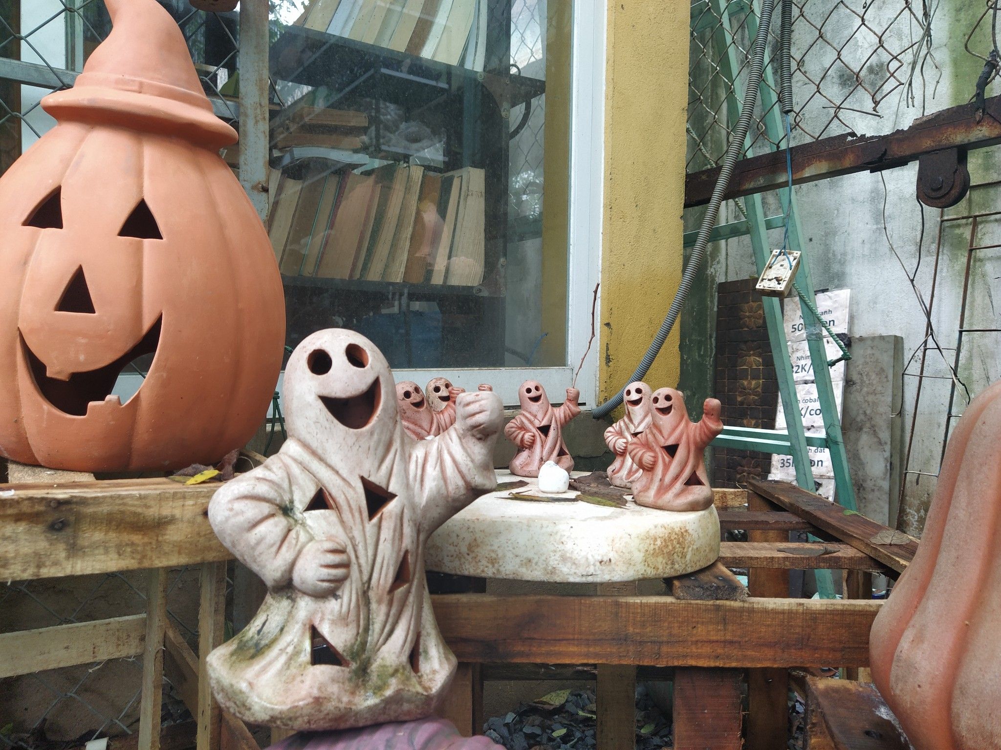 Tượng ma nhóc lọng trang trí Halloween, H25 cm